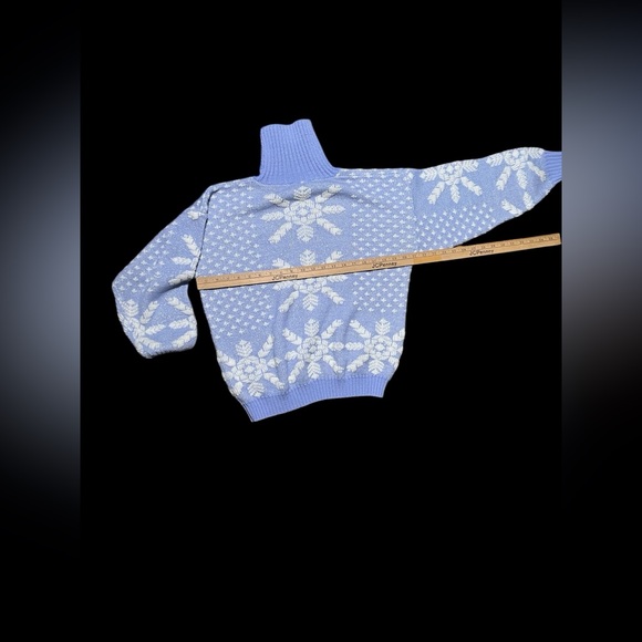 Vintage 80’s Blue and White Snowflake Sweater - Picture 5 of 8